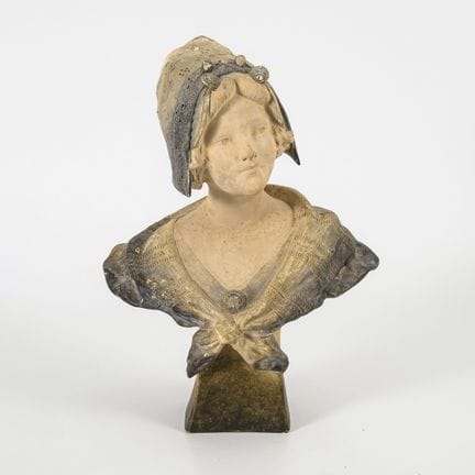 Büste eines Mädchens mit Haube.  
 

 Ungemarkt, R