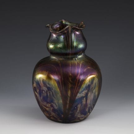 Vaso in stile Art Nouveau con decorazioni a spiral