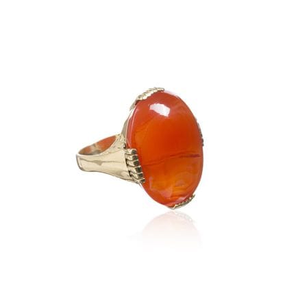 Goldring mit großem Karneol-Cabochon.
14 K Gelbgol