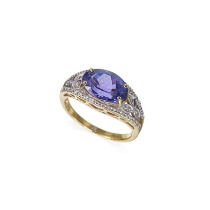 Gelbgoldring mit Tansanit-Solit (ca. 2,8 ct).
750e