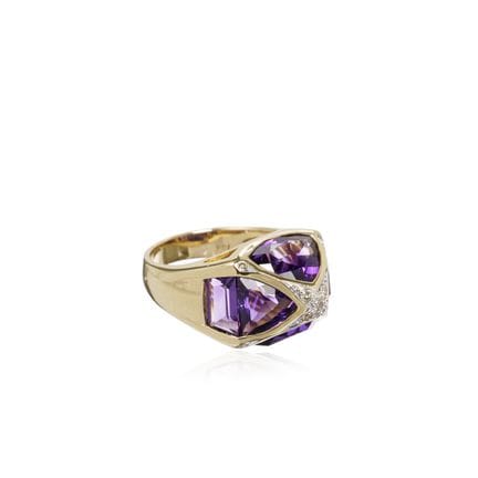 Außergewöhnlicher Amethyst-Ring mit rippenförmig g