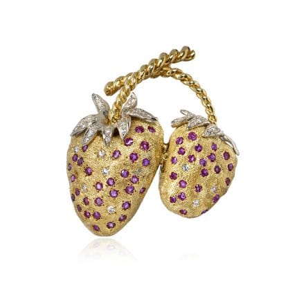 Figürliche Brosche in Erdbeer-Form.
18 K Gelbgold.