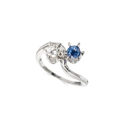 Toi-et-Moi-Ring mit Saphir und Brillant.
750er Wei