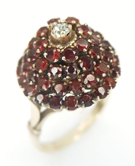 Bague en or 11 carats (certifiée) sertie de grenat