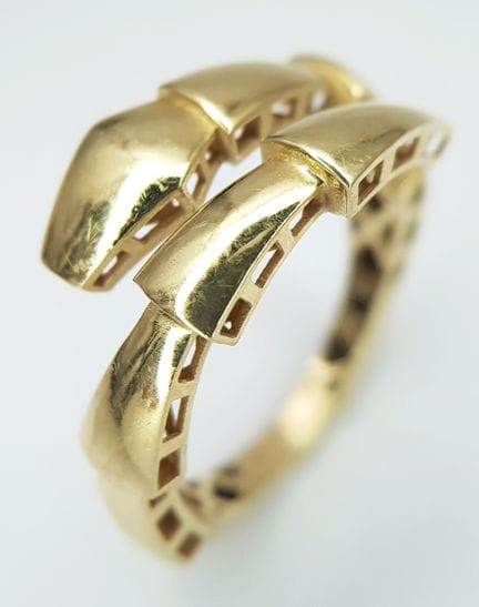 BAGUE EN OR JAUNE 18 CARATS, MOTIF SERPENT. 2,7 g,