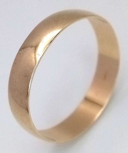 Une bague vintage en or jaune 9 carats poinçonnée 
