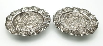 Paire de plats sur pied anciens en argent asiatiqu