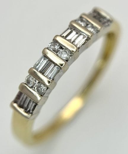 BAGUE « DEMI-ÉTERNITÉ » EN OR JAUNE 18 CARATS, AVE