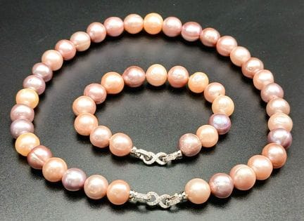 Un bellissimo set di gioielli composto da una coll