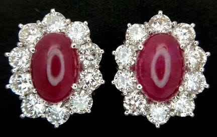 Une superbe paire de boucles d'oreilles de cocktai