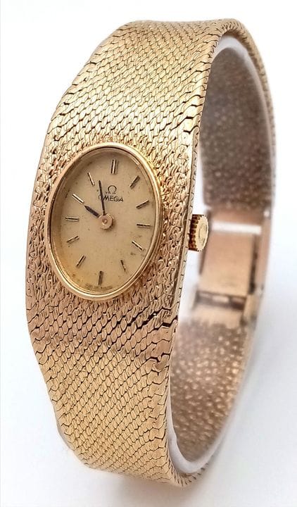 Une montre-bracelet vintage Omega pour femme en or