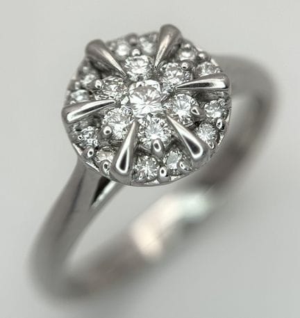 BAGUE EN OR BLANC 18 CARATS, SERTIE DE DIAMANTS. 0