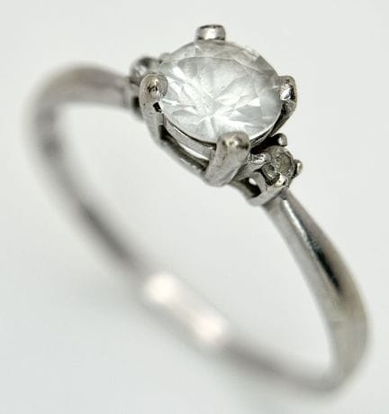 Bague solitaire en or blanc 9 carats, entièrement 