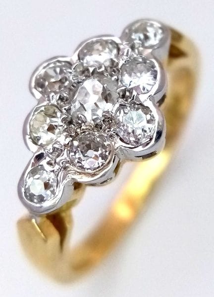 Bague antique en or jaune 18 carats sertie de diam