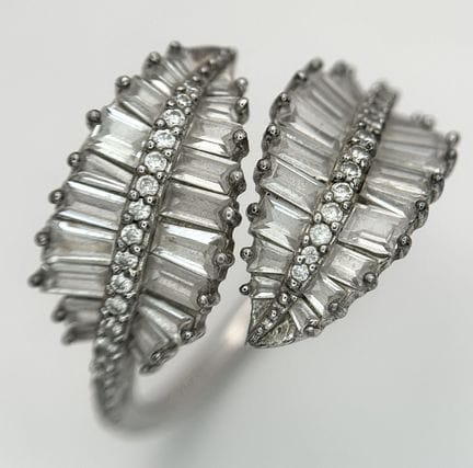 BAGUE EN ARGENT DIAMONIQUE ET ZIRCONE « BAGUETTE C