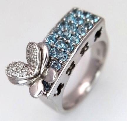 Jolie bague en argent sterling de taille N, ornée 