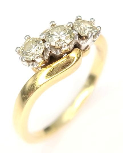 Magnifique bague en OR 18 CARATS, ornée de trois d