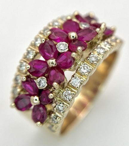 Une majestueuse bague cocktail en or jaune 18 cara