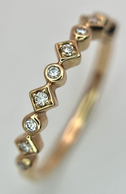 BAGUE EN OR ROSE 18 CARATS, SERTIE DE DIAMANTS. 2,