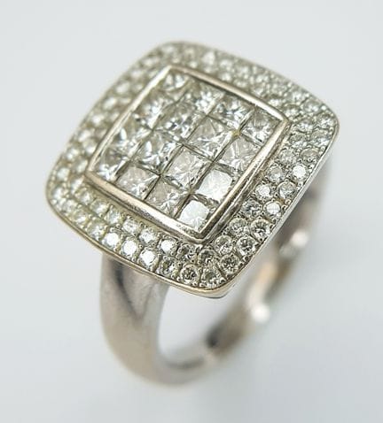 BAGUE EN OR BLANC 18 CARATS, MODÈLE « FANCY HALO »