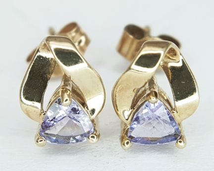 A Beautiful Pair of 9k Yellow Gold Tanzanite Set S