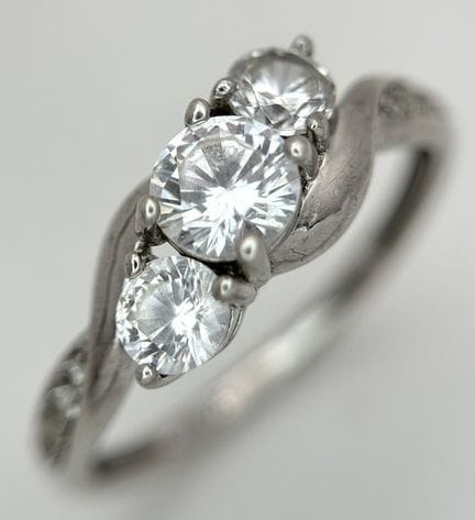 Superbe bague en argent DIAMONIQUE sertie de zirco