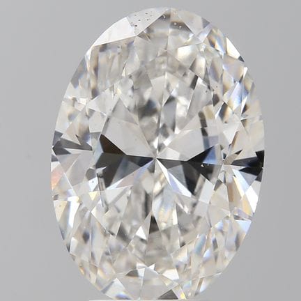 Ein im Labor gezüchteter Diamant im Ovalschliff mi