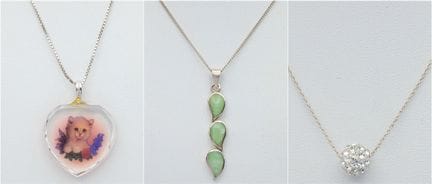 Lot de trois colliers en argent sterling. Composé 