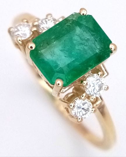 Ein Cocktailring aus 14-karätigem Gelbgold mit ein