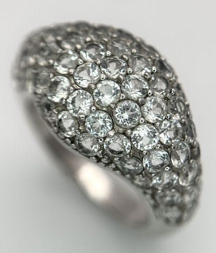 Anello a bombé in argento sterling con topazio bia
