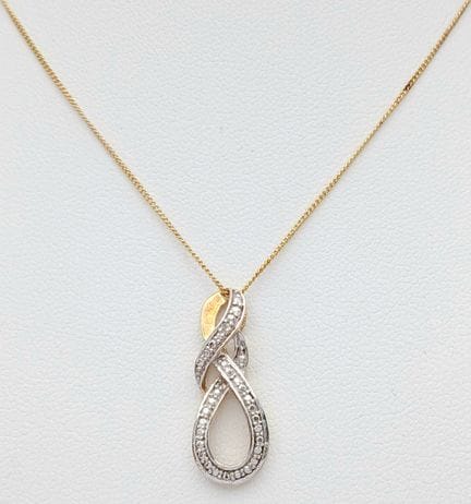 Eine stilvolle, mit Gelbgold vergoldete Halskette 