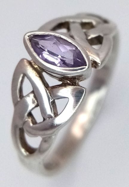 Ein Vintage-Ring aus Sterlingsilber mit keltischem