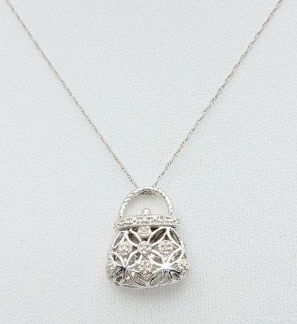 Ein Handtaschen-Anhänger aus 9-karätigem Weißgold 