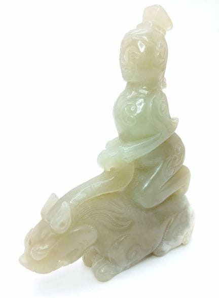 Antica statuetta cinese in giada. Raffigura una fi