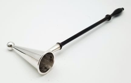 Ein Vintage-Kerzenlöscher aus Sterlingsilber. Halt