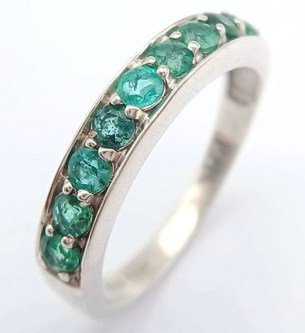 Anello in argento sterling con nove smeraldi, misu