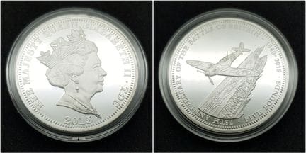 Eine silberne 5-Pfund-Proof-Münze zum 75. Jahresta