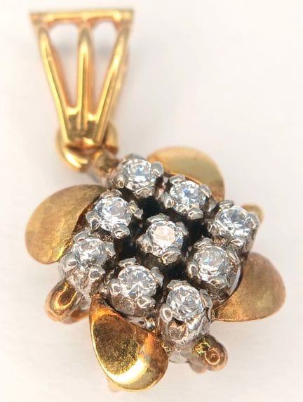 Ein Anhänger aus 9-karätigem Gelbgold, besetzt mit
