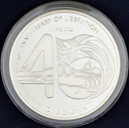 Eine silberne Proof-Krone-Gedenkmünze „Falklandins