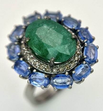 Bague cocktail sertie d'une émeraude, d'une cyanit