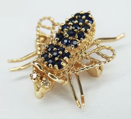 Eine Bienenbrosche aus 14-karätigem Gold mit Diama