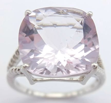 Ein beeindruckender Amethyst-Ring aus Sterlingsilb