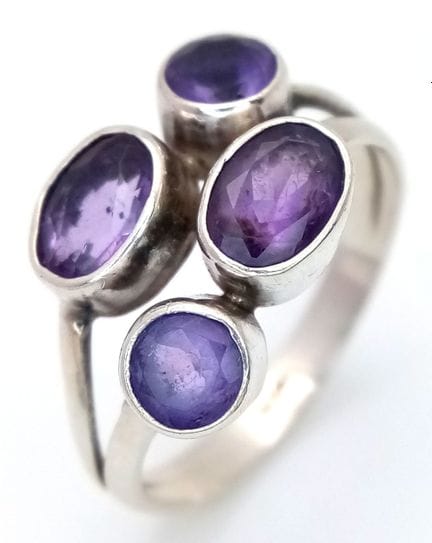 Ein Vintage-Ring aus Sterlingsilber mit Amethysten