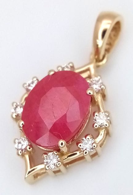 Pendentif en or jaune 14 carats, orné d'un rubis n
