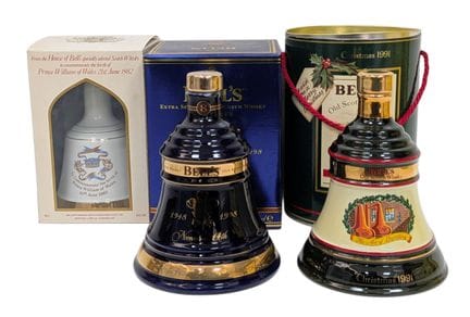 Trois carafes en porcelaine « Bells » de whisky éc