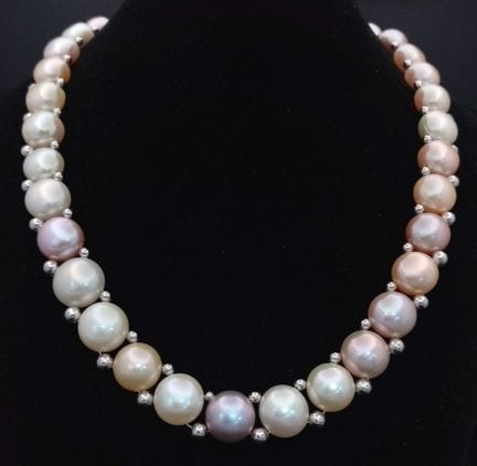 Una collana a filo singolo di ottima fattura, real