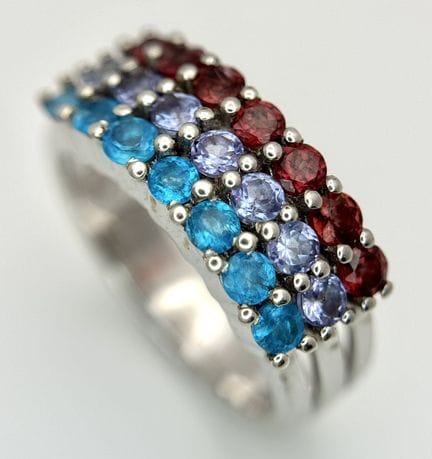Anello in argento sterling con topazio blu, granat