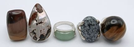 Cinque anelli in argento 925. Occhio di tigre roto