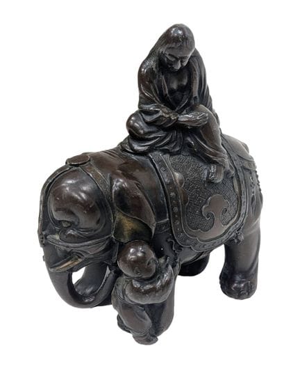 EINE ANTIKE CHINESISCHE BRONZEFIGUR EINES BUDDHIST