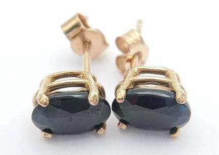 An Elegant Pair of 9k Yellow Gold Blue Sapphire St